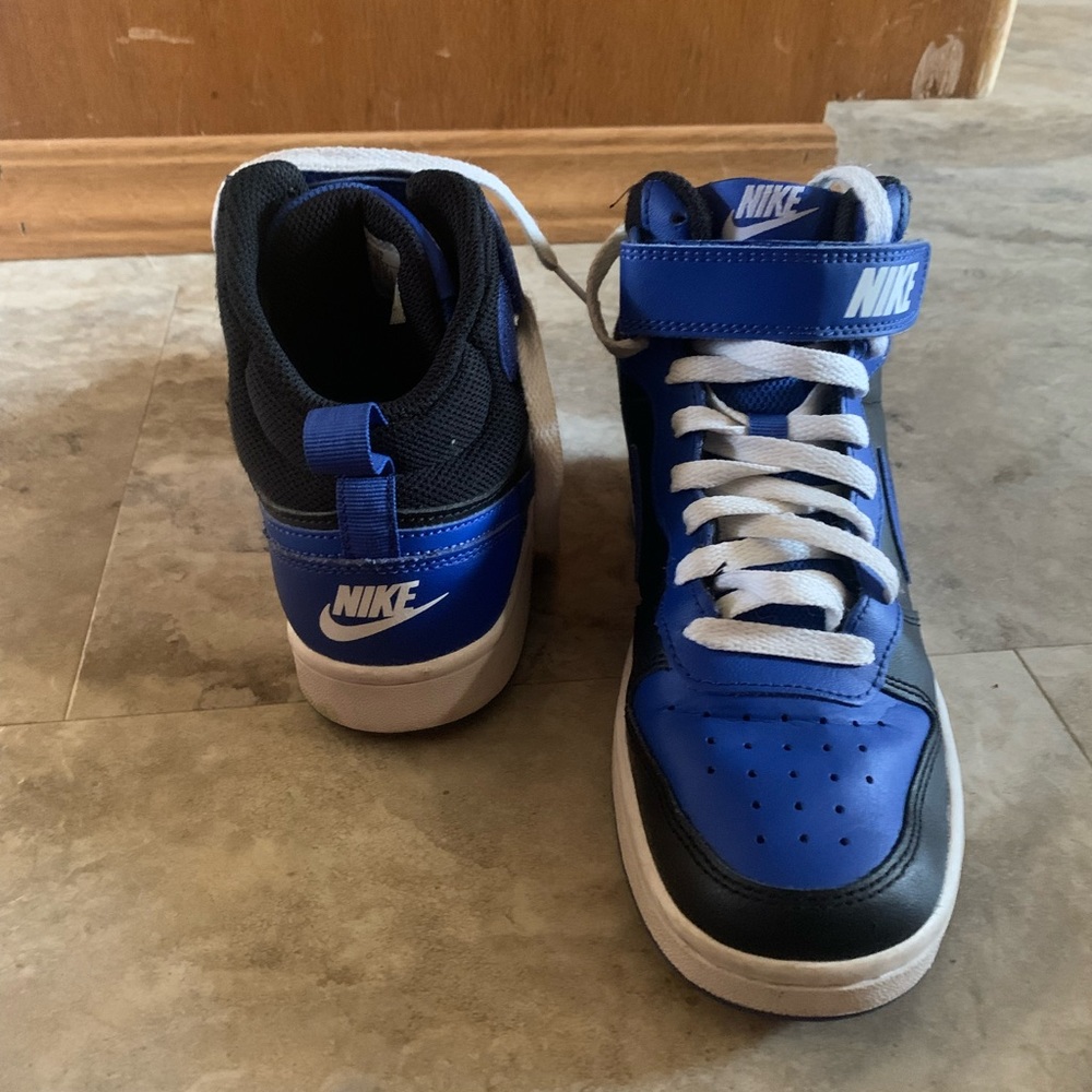 Nike high tops Boys Size 5